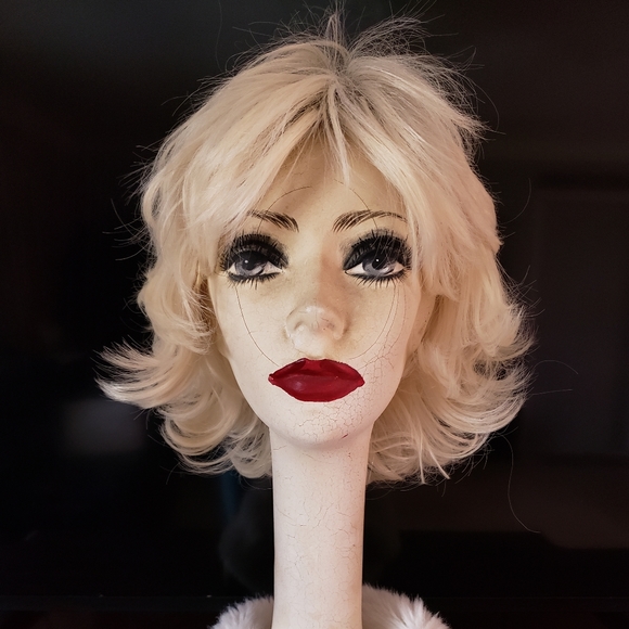 SOLD ---Blond wig - Picture 4 of 4